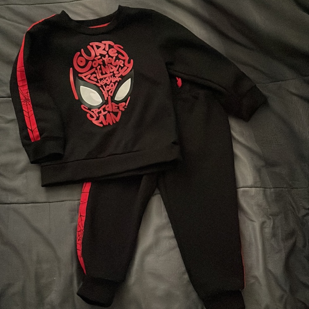 Spiderman sweater and pants set size 2T